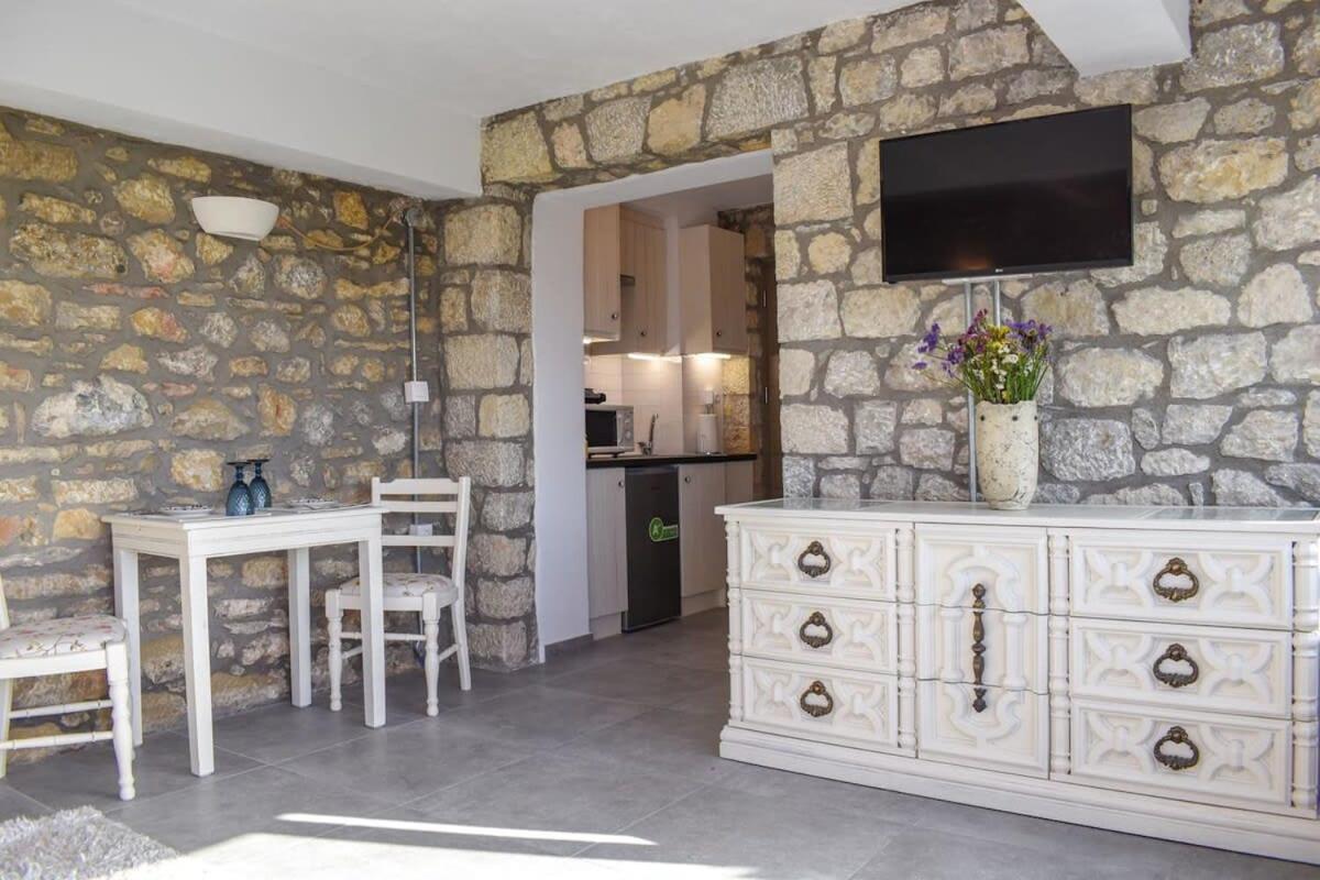 Kitriaí Coastal Stone Hideaway With Stunning Sceneryヴィラ エクステリア 写真